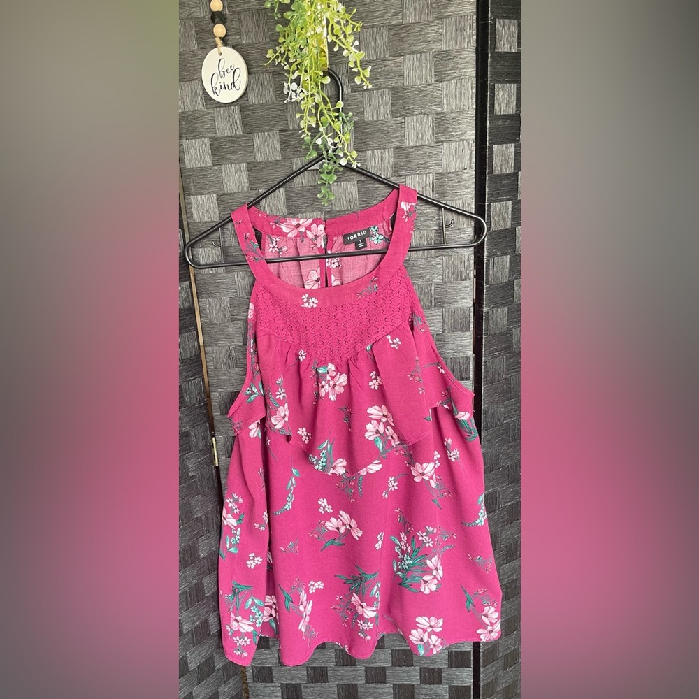Woman’s Torrid Size 1 Tank